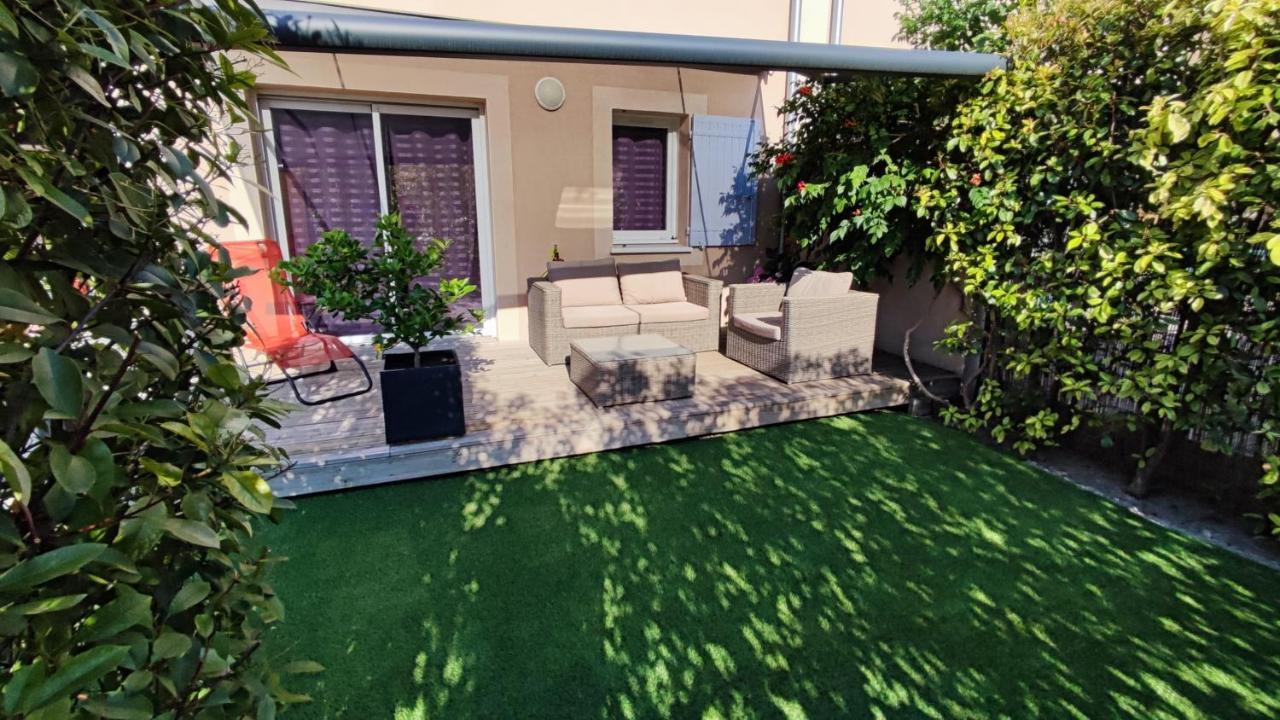 Au 8 De La Garance Villa ลีล-ซูร์-ลา-ซอร์ก ภายนอก รูปภาพ